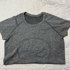 Lululemon swiftly tee size 6